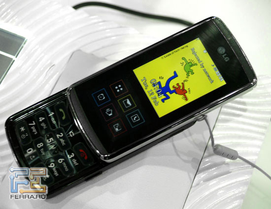 LG KF600   Mobile World Congress 2008 1